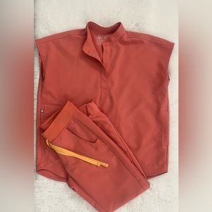 Figs coral set
Like new condition 
Size XXS/P jogger bottom
Size XXS Rafaela top